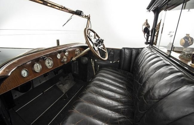 Rolls-Royce 1926 - is a tiny palace on wheels